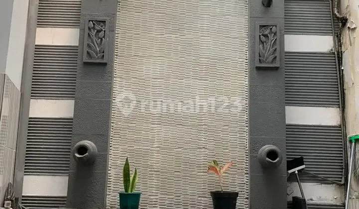 Rumah Lingkungan Aman & Nyaman, Bebas Banjir, Rare Listing! 2