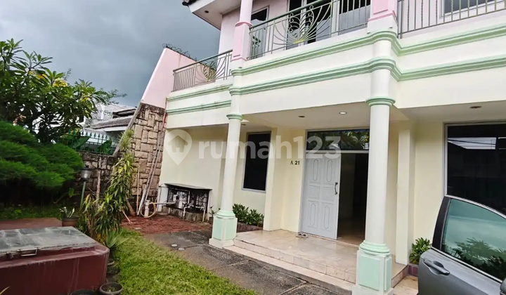 Luxury House in Kebon Jeruk in Good Condition 2