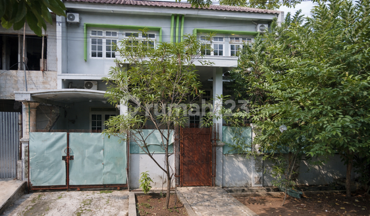 Ready-to-Occupy Boarding House 25 Rooms 2 Floors No Termites and Strategic Location