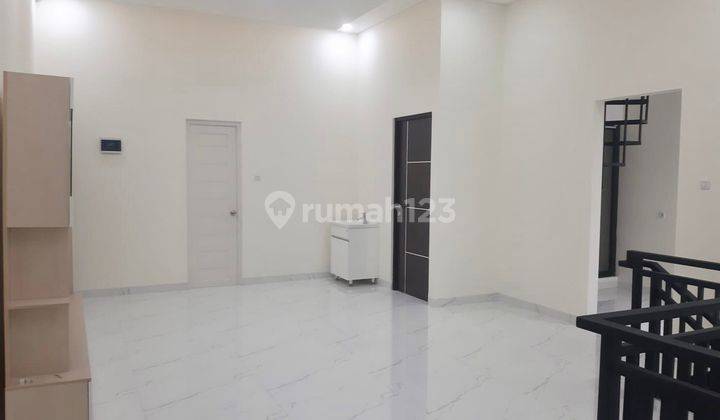 Dijual Rumah cantik 2 lantai Baru di Citra 2 Jakarta Barat 2