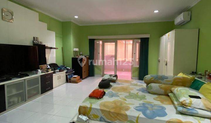 Jual cepat Rumah cantik siap huni di Intercon Jakarta Barat 2