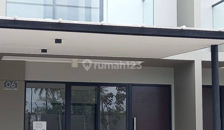 Dijual Rumah Cantik lokasi Asri depan Taman di Cluster PIK2 2