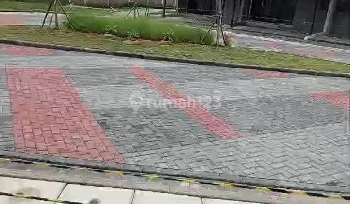 Dijual Rumah Cantik lokasi Asri depan Taman di Cluster PIK2 1