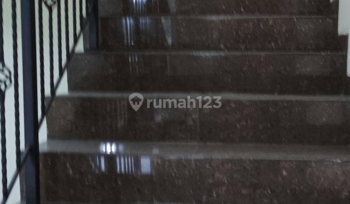 Rumah Double Decker di Jl. Orchard SHM Baru Selatan 3