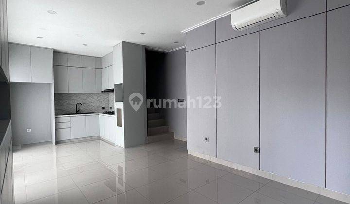 Di  rumah PIK 2 Cluster Magenta, Bagus Semi Furnished 2