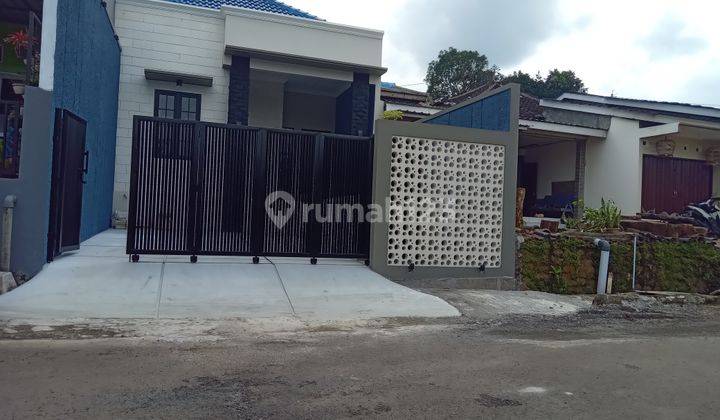Rumah desain modern dan mewah siap huni SHM dan bisa KPR 1