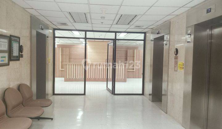 Dapatkan ruang kantor dengan fasilitas lengkap dan lingkungan profesional di gedung perkantoran yang elegan dan modern 2