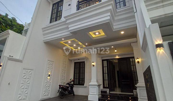 RUMAH AMERICAN CLASSIC 3 LANTAI DI JAGAKARSA JAKARTA SELATAN 1