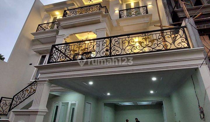 RUMAH MEWAH 3 LANTAI DI JAGAKARSA JAKARTA SELATAN 1