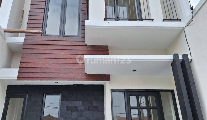 Rumah baru 2 lantai modern mewah di Surabaya Selatan  1