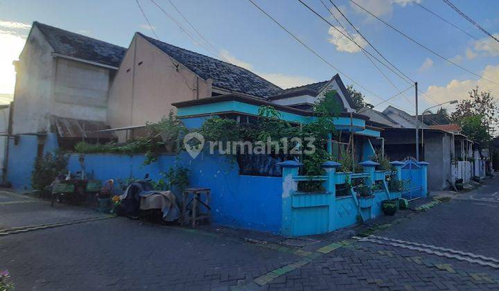 Rumah second bagus posisi hook di pusat kota Gresik  2