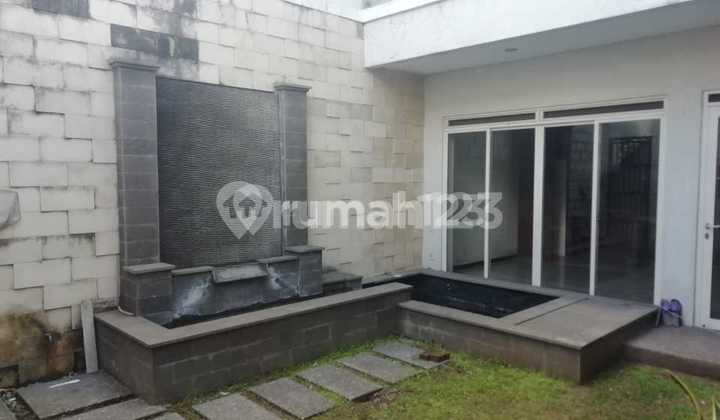 Rumah Megah di Kota Baru Parahyangan Bandung