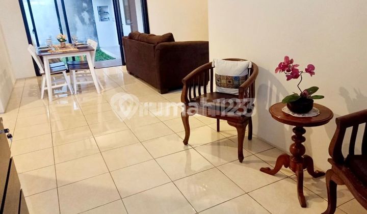 Rumah Nyaman di Lokacitra Kota Baru Parahyangan Bandung