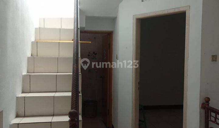 Rumah Cozy 3 Lantai Tatar Banyaksumba, Kota Baru Parahyangan 2