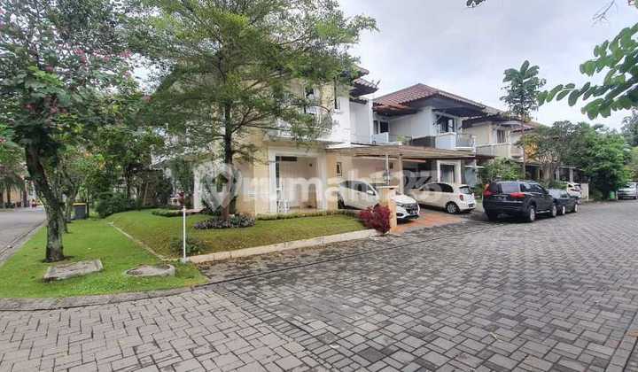 Rumah Hook di Kota Baru Parahyangan Bandung