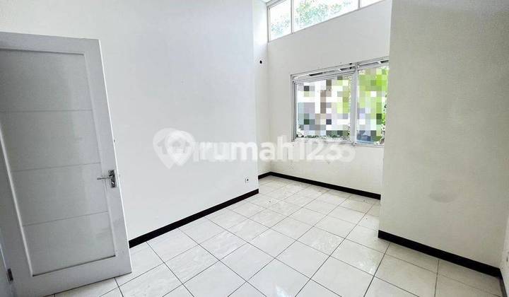 Minimalist House Tatar Mayangsuda Kota Baru Parahyangan Bandung 2