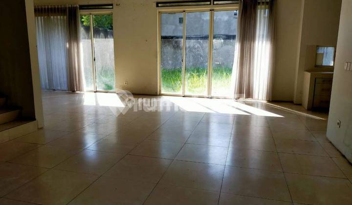 Well-Maintained House in Tatar Larangtapa, Kota Baru Parahyangan, Bandung Well-Maintained House in Tatar Larangtapa, Kota Baru Parahyangan, Bandung