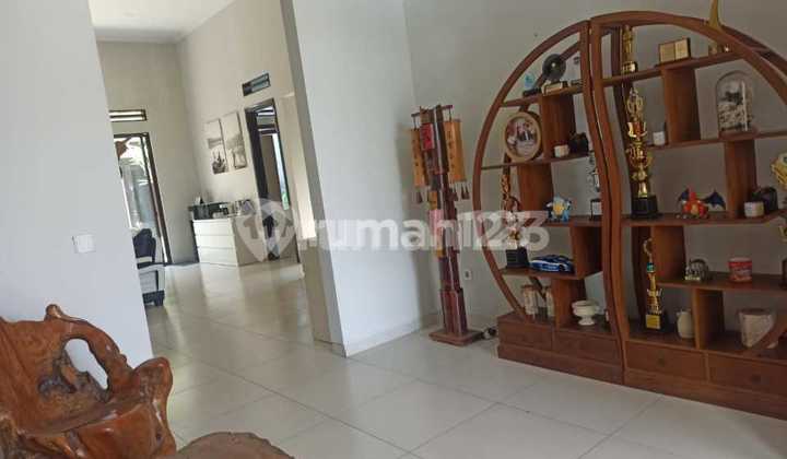 Rumah Tepi Danau di Kota Baru Parahyangan Bandung