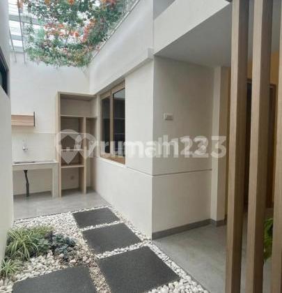 Modern House in Tatar Wangsakerta, New City of Parahyangan, Bandung