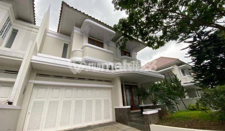 Rumah Megah di Kota Baru Parahyangan Bandung