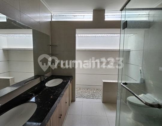 Rumah Modern Tatar Larang Tapa Kota Baru Parahyangan Bandung Rumah Modern Tatar Larang Tapa Kota Baru Parahyangan Bandung