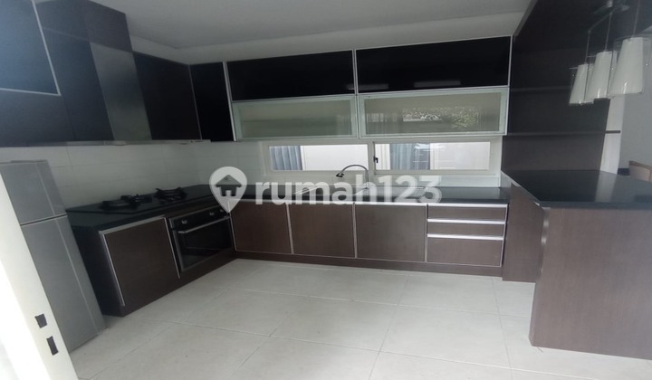 Rumah Bagus di Kota Baru Parahyangan Bandung