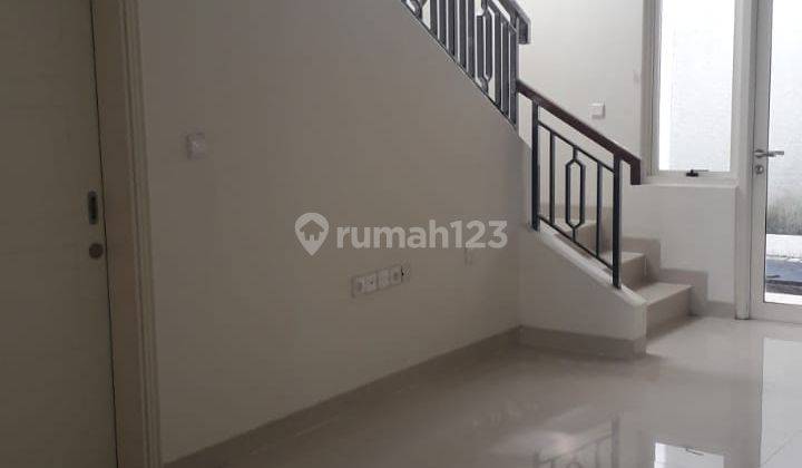 Rumah 2 Lantai Bagus di Cluster Volta  2