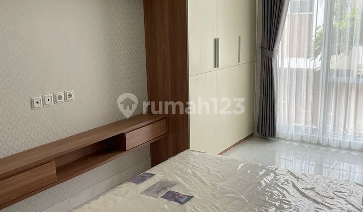 Rumah baru blm pernah huni, full furnished 2 Lantai di Malibu village  5