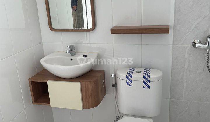 Rumah baru blm pernah huni, full furnished 2 Lantai di Malibu village  7