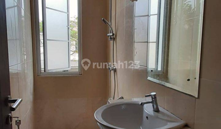 Rumah Rapi siap huni ada AC di Vanya park  5