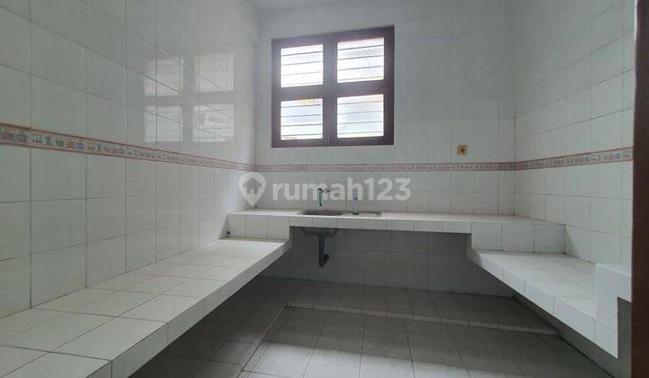 Rumah Murah Peneleh Siap huni Pusat Kota 2 lantai Full Bangunan Dekat Tunjungan Pintu Tol  2