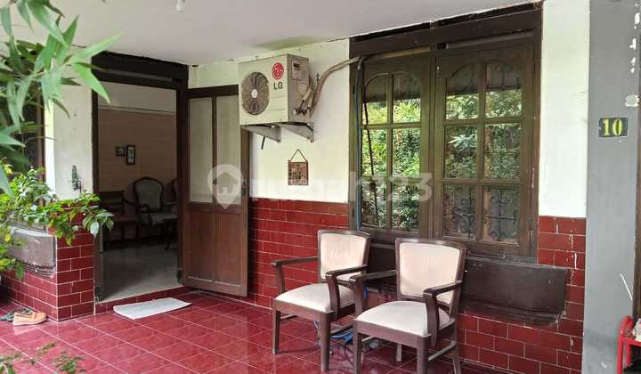 Well-Maintained House in Gayungsari Near A Yani 2