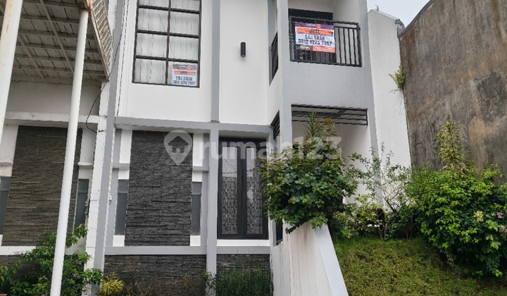 Rumah Cakep Komplek One Gate di Green Hill Karang Ploso Malang