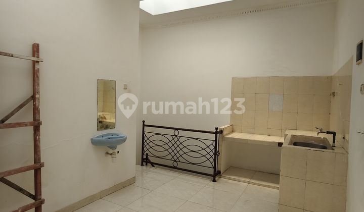 Rumah Terawat 1,5 Lantai Mulyosari Depan Taman Dekat Pakuwon City 2