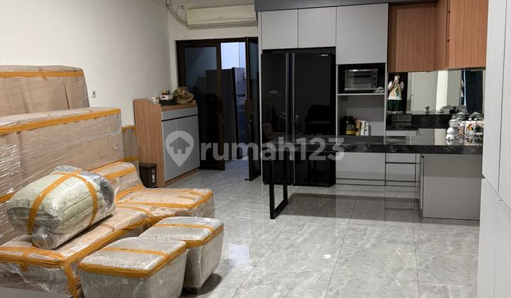 Well-Furnished Strategic Shop House in Kalibutuh, Near Tidar, Surabaya City Center 2