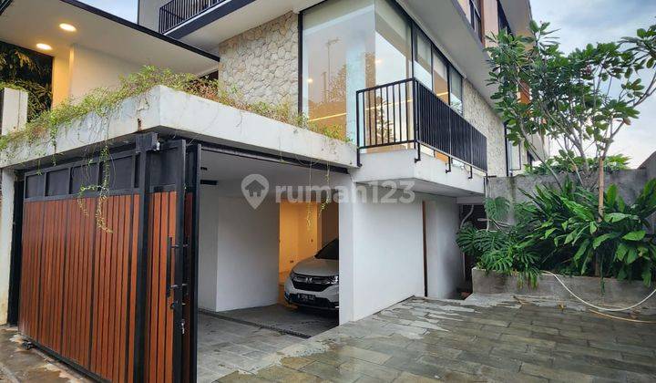 Hunian 3 Lantai Modern Minimalis Dengan Private Swimming Pool di Kemang 1