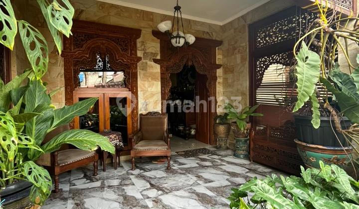 Rumah Terawat Super Homey 1,5 Lantai di Komplek Bukit Cinere Indah