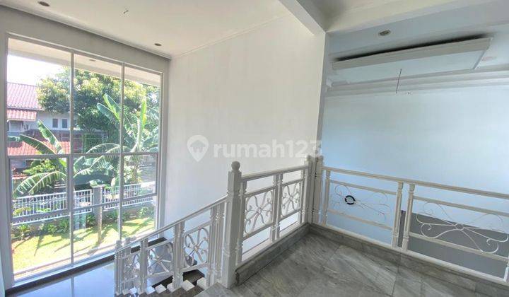 Rumah Modern Lokasi Strategis di Lebak Bulus  13