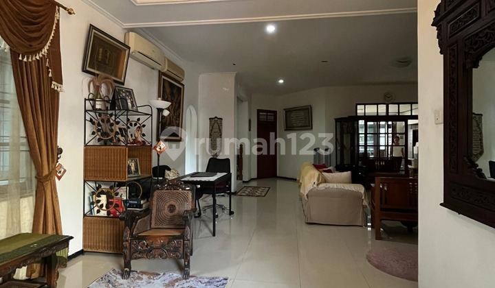 Rumah 2 Lantai Layout Luas di Cinere Akses Mudah ke Tol