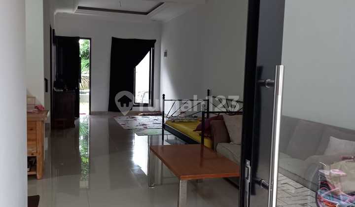 Modern Home Ready to Occupy with a Spacious Backyard in Cinere 2