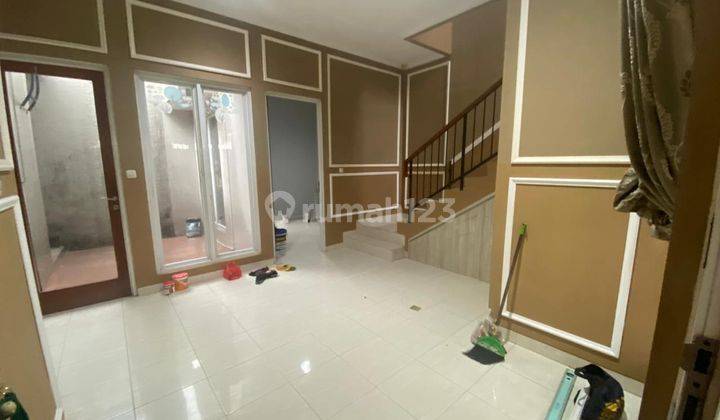 Rumah modern 2 lantai di Cinere 2