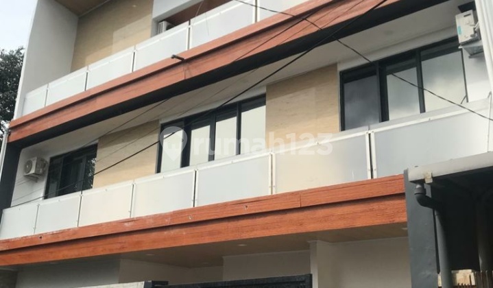 Di Jual Cepat Rumah Mewah Bangunan Tiga Lantai Lokasi Cigadung Lantai  2