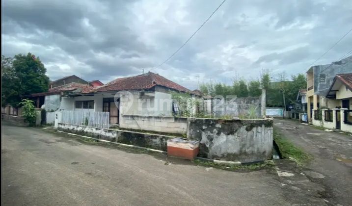 Di jual rumah lokasi di Jalan Margahayu Bandung SHM Butuh Renovasi 1