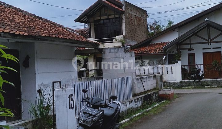 Di jual rumah lokasi di Jalan Margahayu Bandung SHM Butuh Renovasi 2