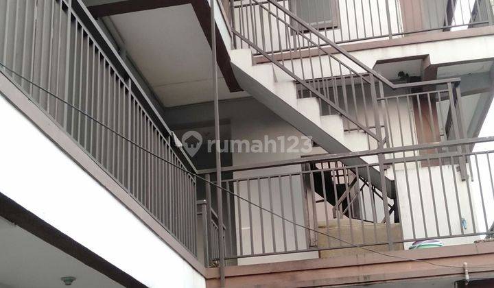 Di jual rumah bangunan tiga lantai lokasi di Deket Jln raya Cimahi Cimindi  1