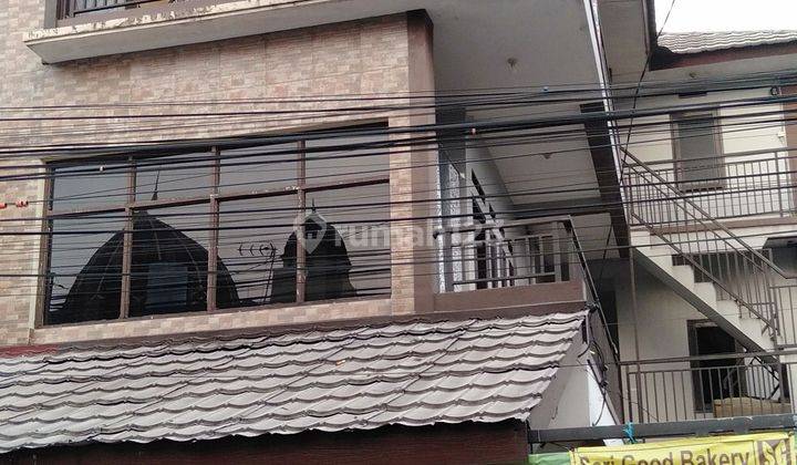 Di jual rumah bangunan tiga lantai lokasi di Deket Jln raya Cimahi Cimindi  2