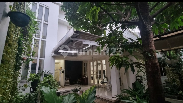 Di Jual Rumah Mewah Bangunan Bagus Terawat Lokasi Sayap Moch Toha 2