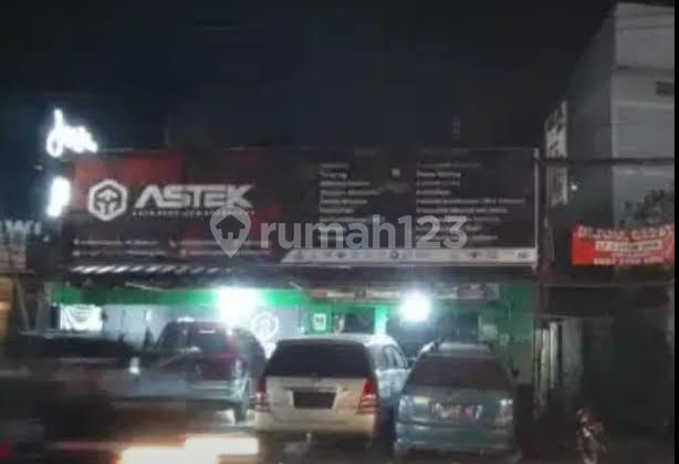 For Quick Sale: House Suitable for Business and Boarding House, Location on Kopo Main Road.