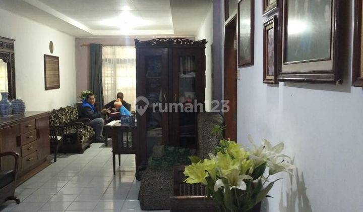 Rumah Strategis Area Komersil di Jalan Perintis Sarijadi 1