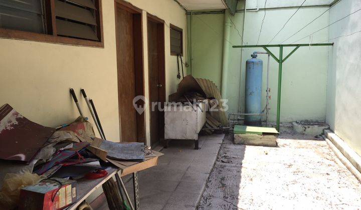 Rumah Lama Lokasi Premium di Jalan Utama Burangrang 2